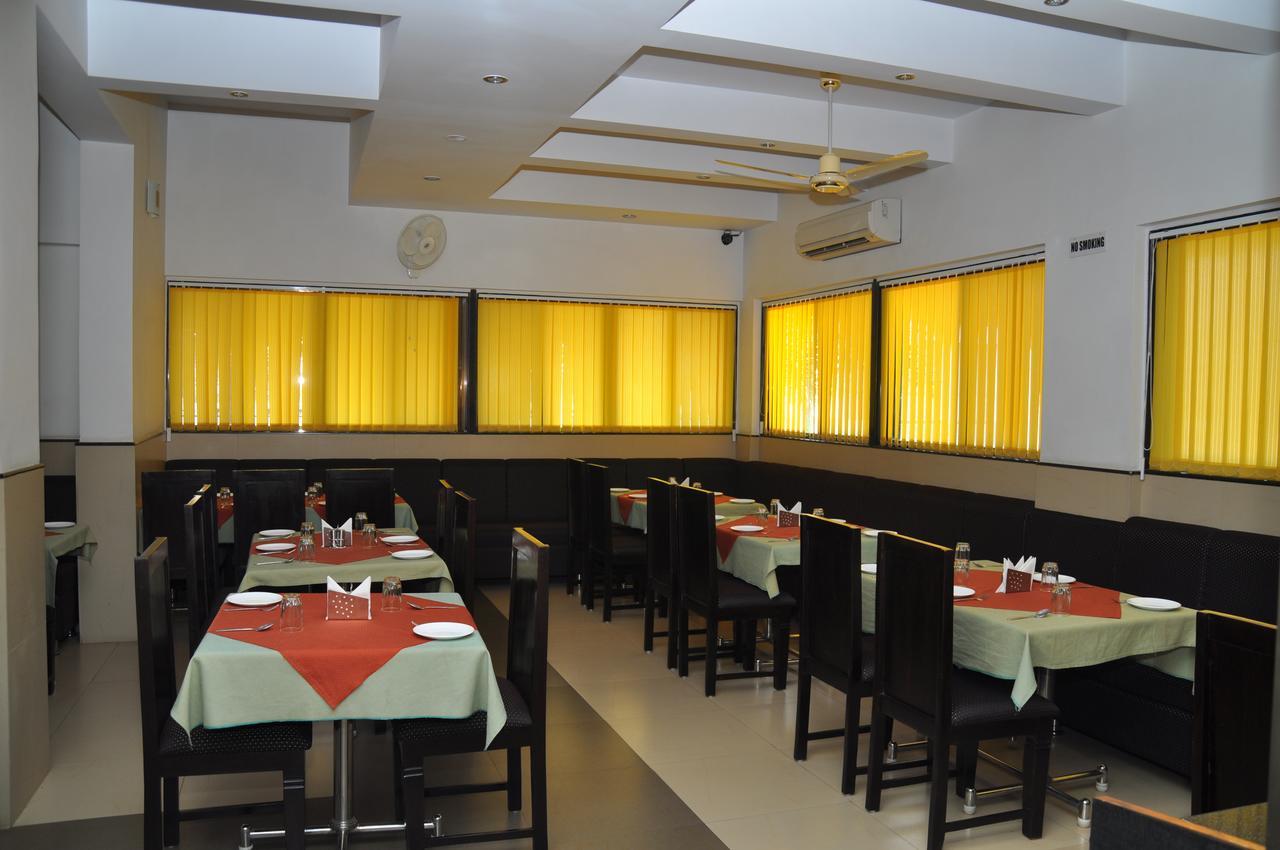 Excellency Inn Nashik Exteriör bild
