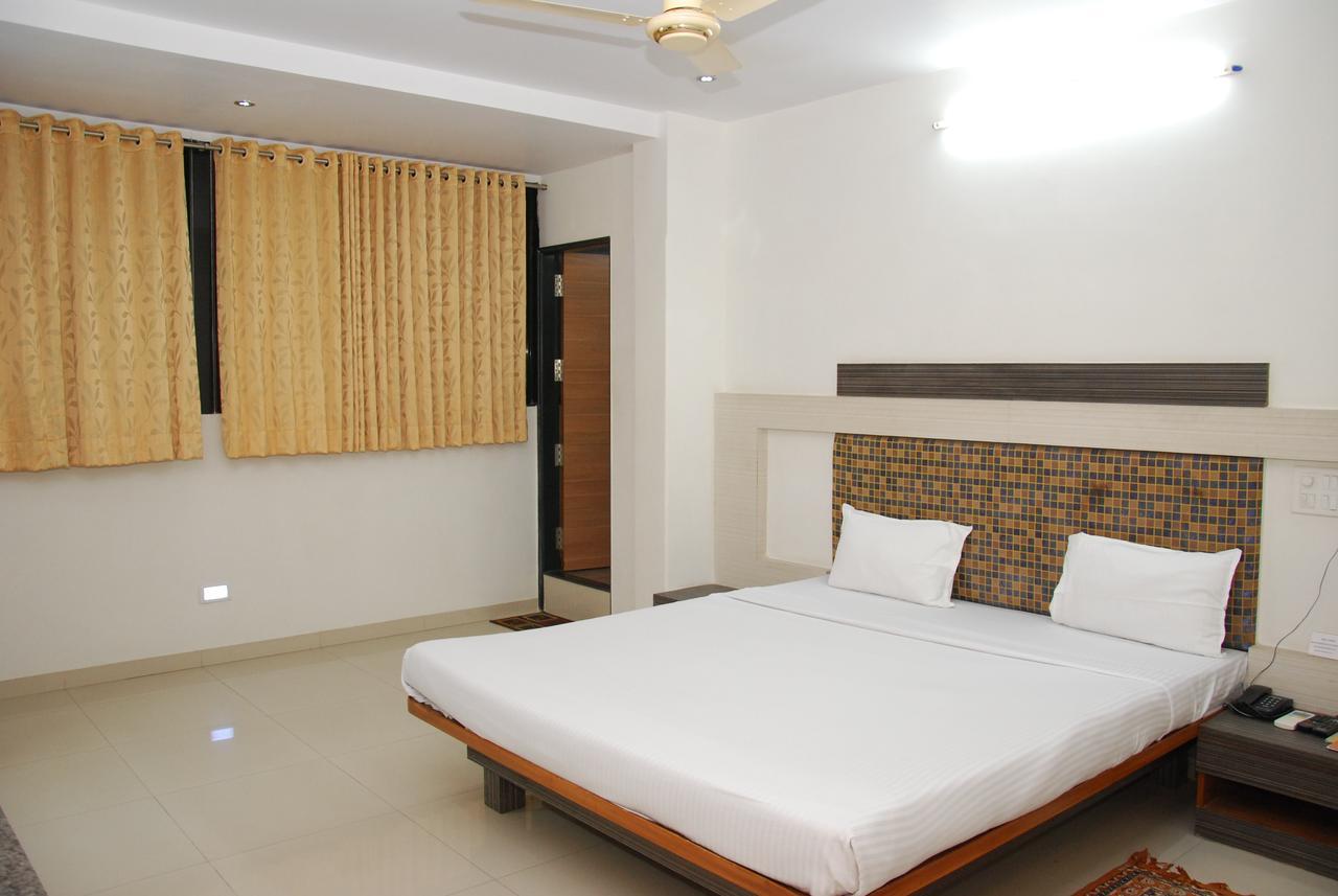 Excellency Inn Nashik Exteriör bild